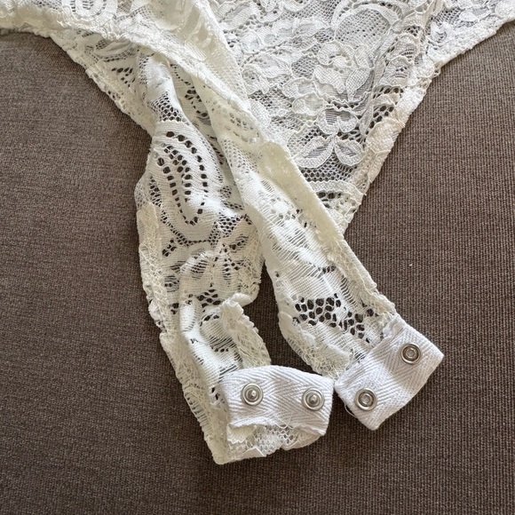 White lace sleeveless bodysuit one piece size small - Picture 8 of 12